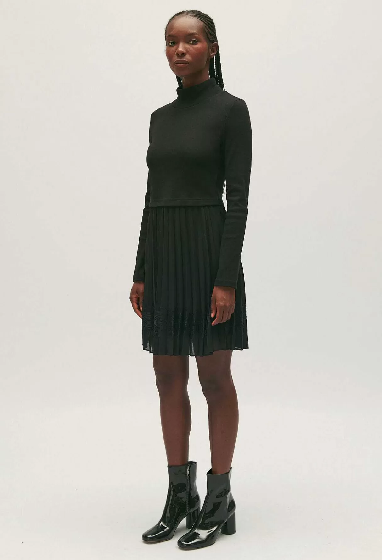 Claudie Pierlot Robe Twist Courte Plissee Noire Flash Sale
